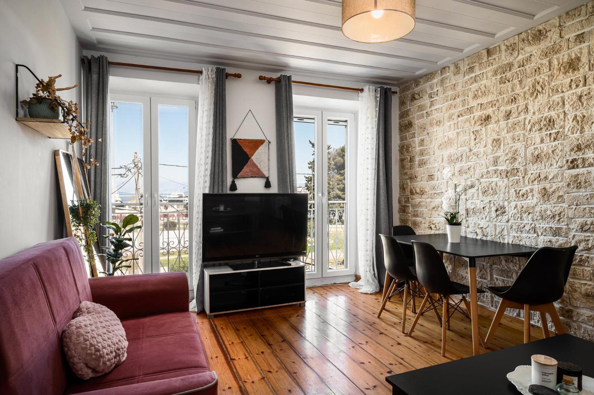 Laval Apartment Mantouki Exteriör bild