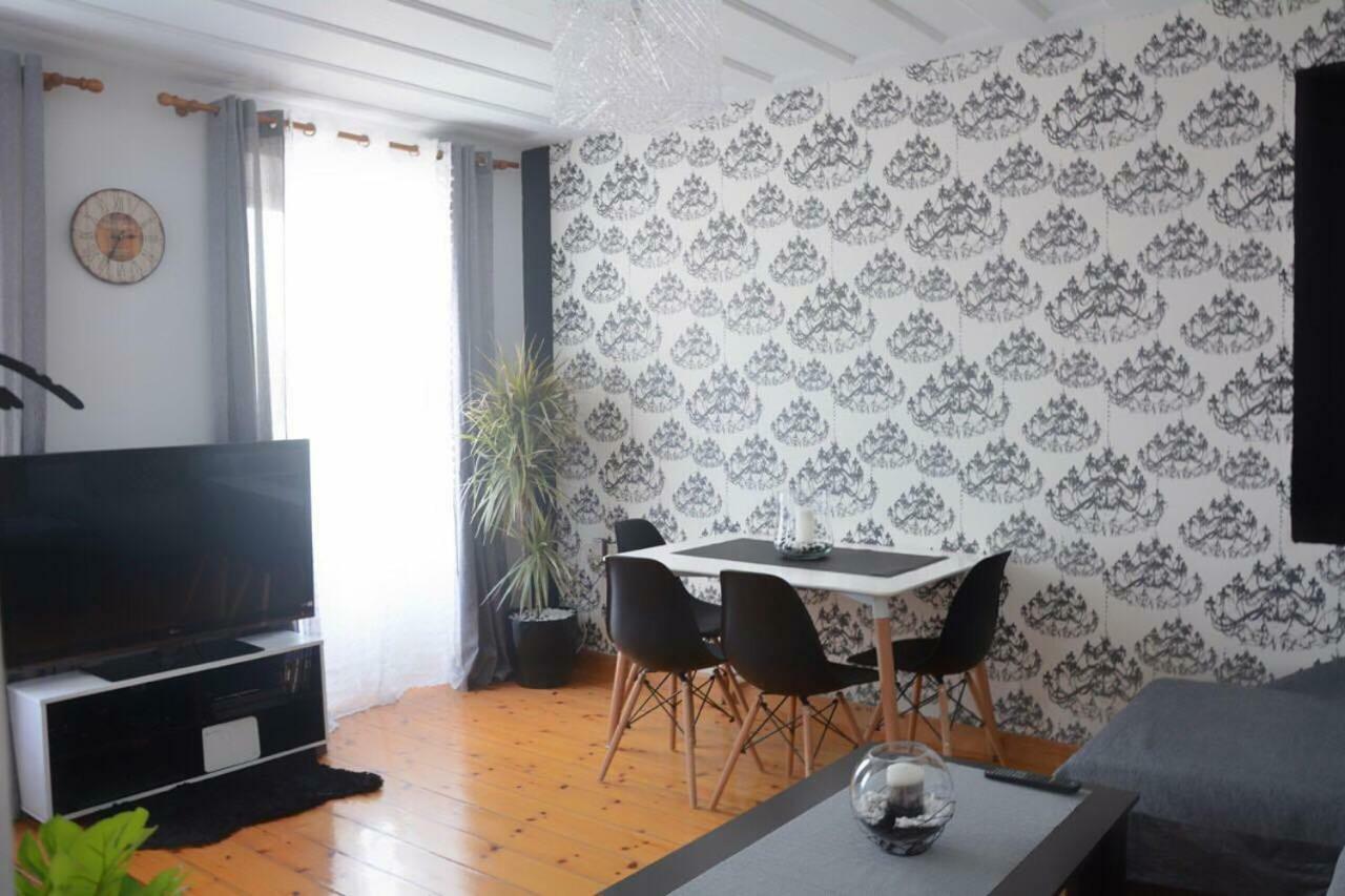 Laval Apartment Mantouki Exteriör bild